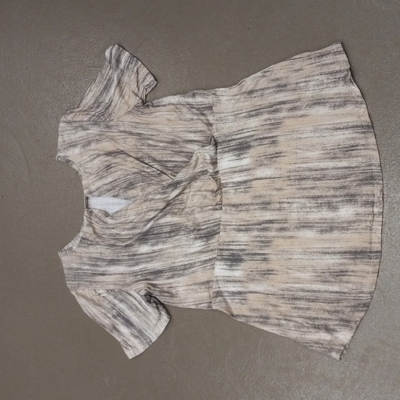 Lisa Rinna Collection Grey,Cream, and White Short Sleeve, Keyhole Back Blouse - Picture 6 of 10